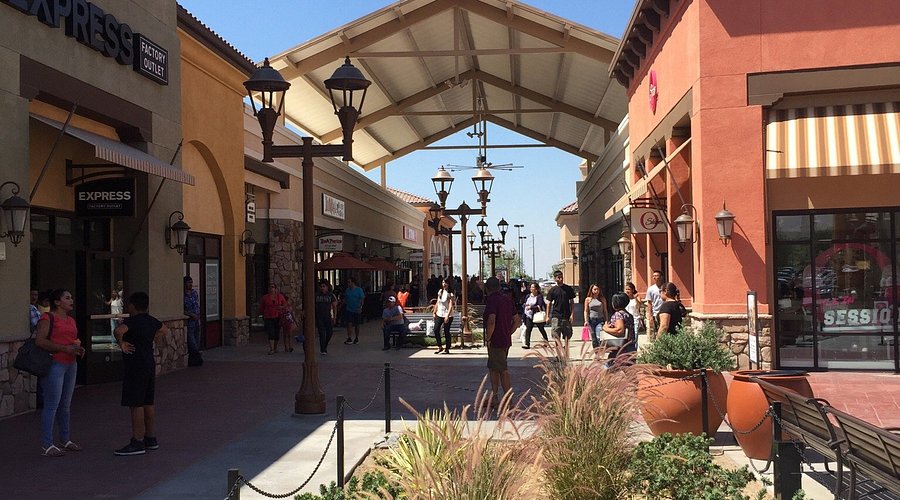 Outlets at Tejon